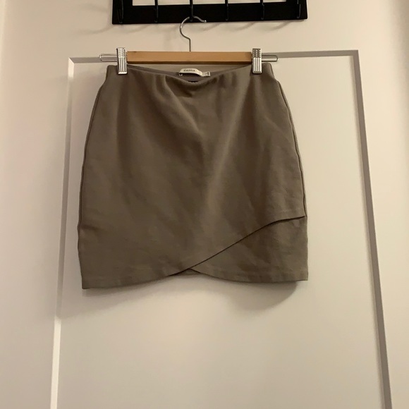 Talula Mini Skirt | Aritzia Atticus tulip hem mini skirt - Picture 1 of 3